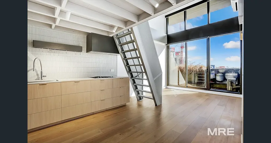 Modern residence in a tranquil urban setting