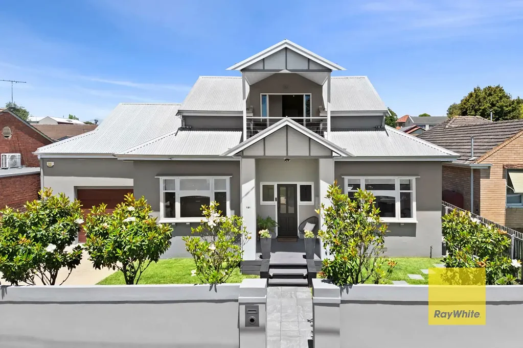 Newtown 4房  Where Family Comfort Meets Exceptional Entertaining