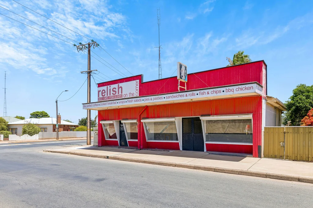 Port Pirie South 2部屋 Prime Investment: Dual-Purpose Property with High Visibility in Port Pirie South!