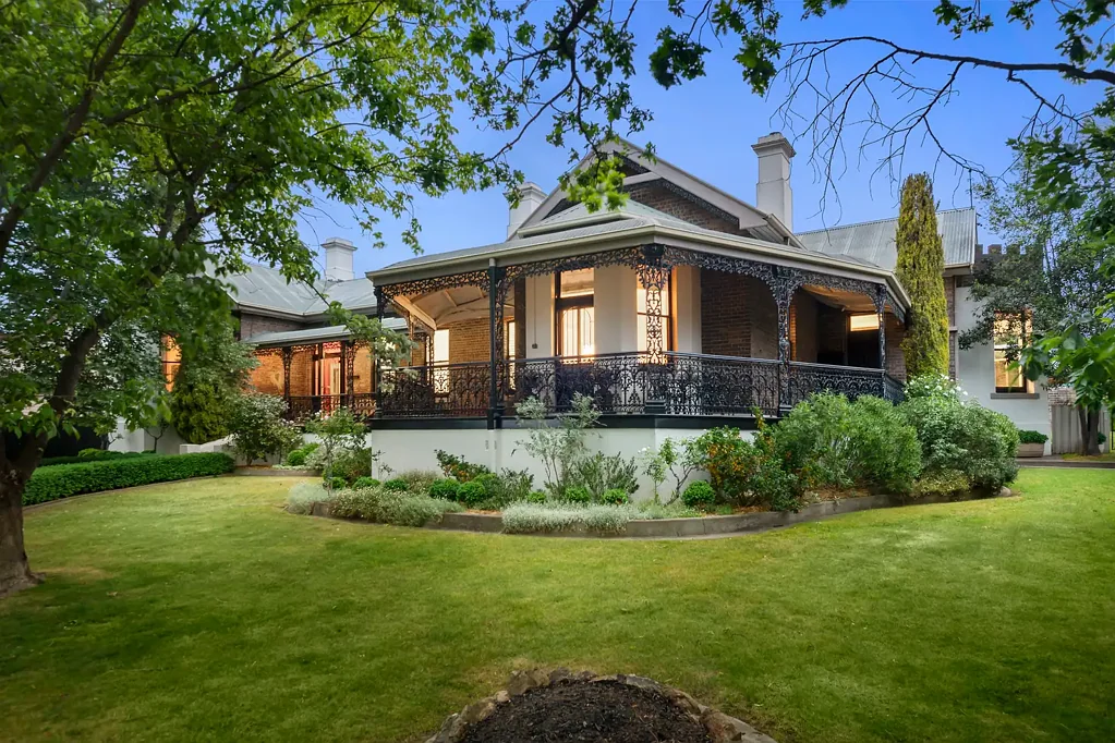 Armidale 6ਬੈੱਡਰੂਮ "Loombra" - A Distinguished Armidale Landmark