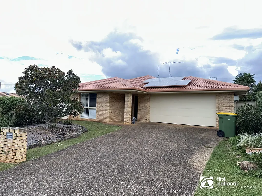 SPACIOUS LOWSET HOME IN SOUGHT AFTER AREA IN  CLEVELAND