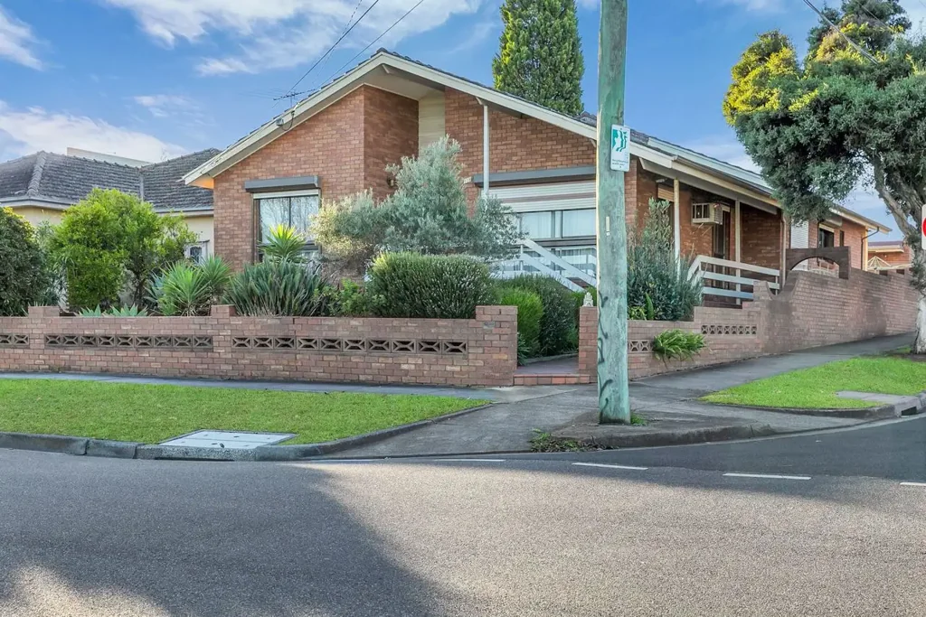Preston 4Moenga Fantastic Location