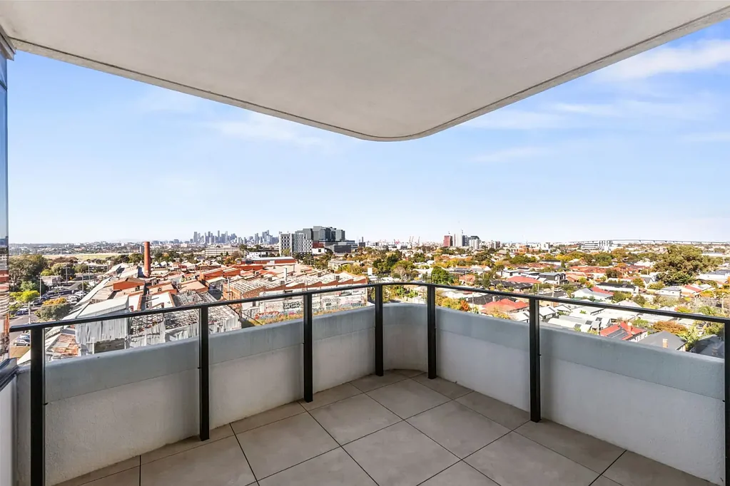 BRIGHT Two bedroom apartment