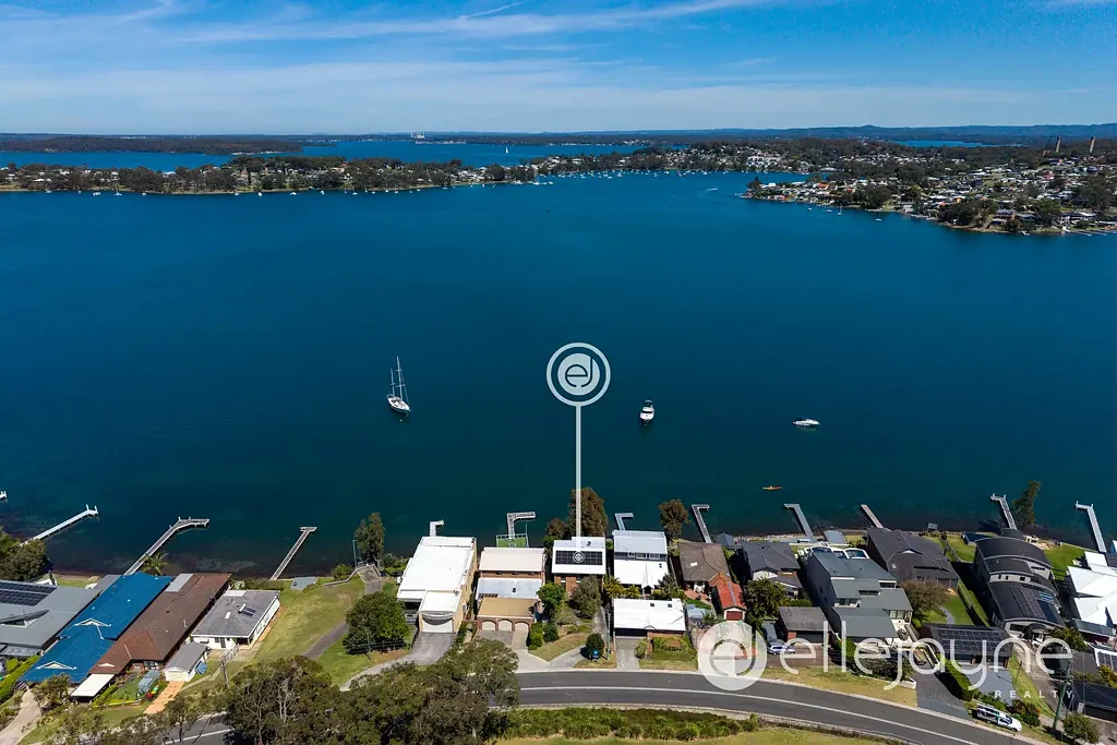 Fishing Point 3Zimmer A WATERFRONT OPPORTUNITY WITH ENDLESS POTENTIAL – FISHING POINT