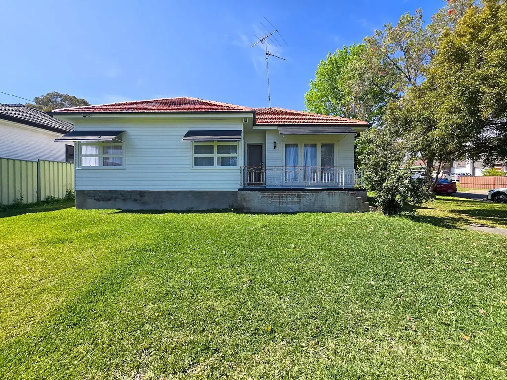 Freshly Updated Home in a Centre of Town!