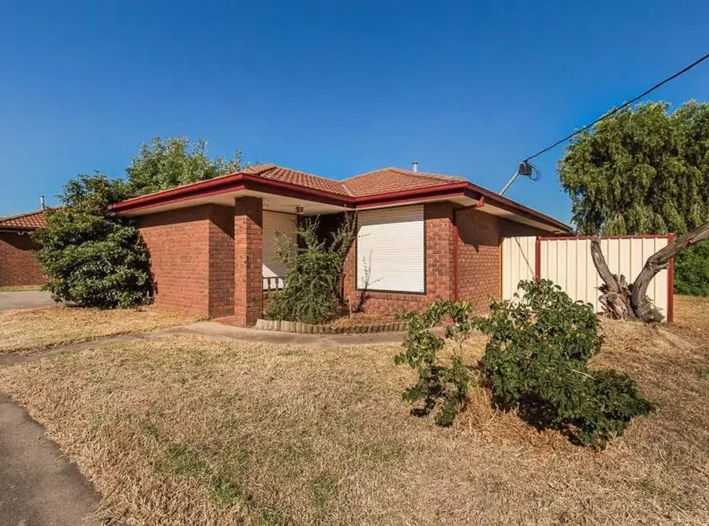 For Lease – Prime Location!