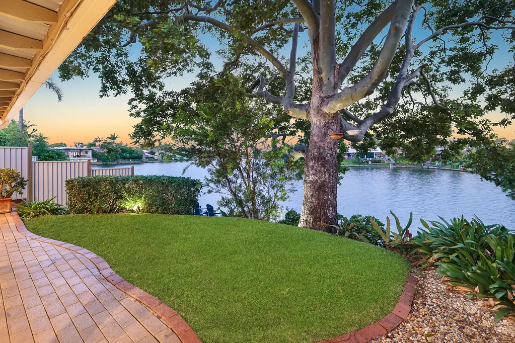 Coombabah 3部屋 Lakefront Lifestyle, Renovated Luxury & Room for the Boat