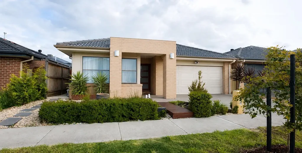 Spacious Family Home for Lease in Prime Greenvale Location!