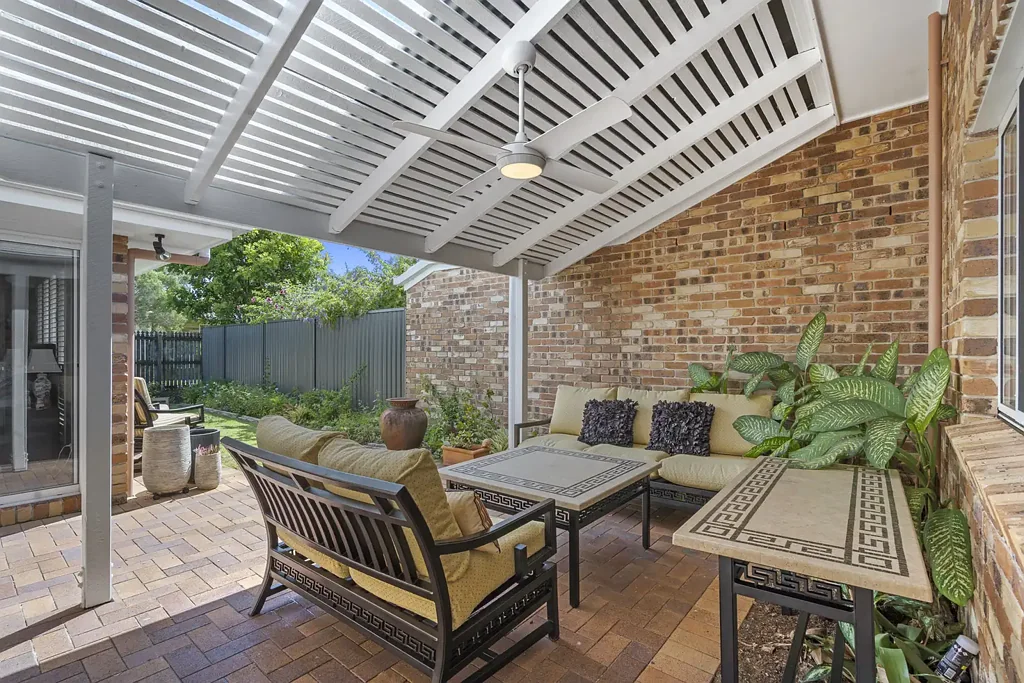 Victoria Point 2غرفة نوم BEAUTIFULLY RENOVATED  Duplex in Top-Notch Victoria Point Spot!  Water on your doorstep.