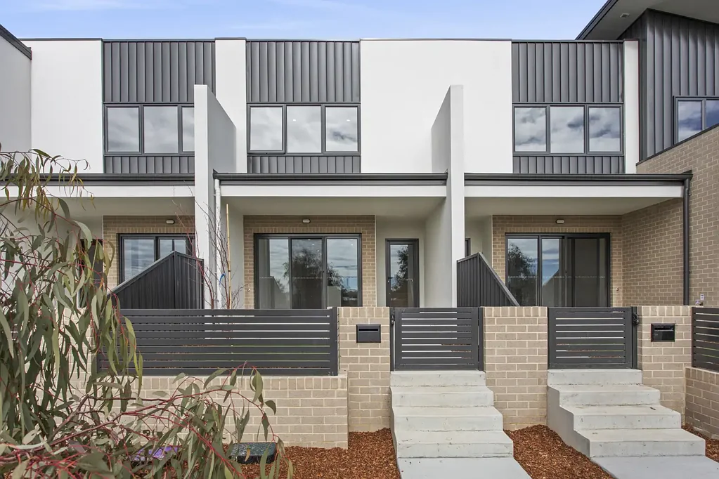 Modern Three-Bedroom Home with Exceptional Convenience