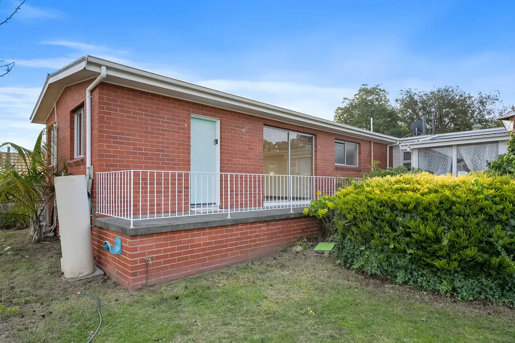 Low-Maintenance Living Just Moments from the Bellerive Waterfront