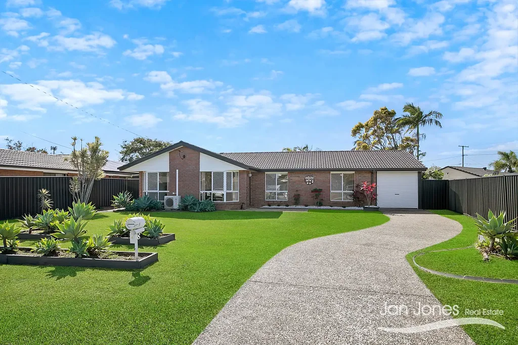 Kippa-Ring 3房 静街生活 – 占地699平方米的完美无瑕家庭住宅 Cul De Sac Living – Immaculate Family Home on 699sqm