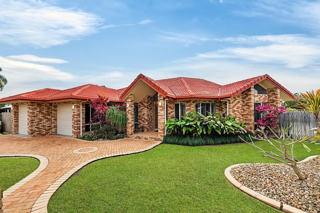 Annandale 4 Slaapkamer Exceptional Family Living with Premium Upgrades, Solar and Side Access