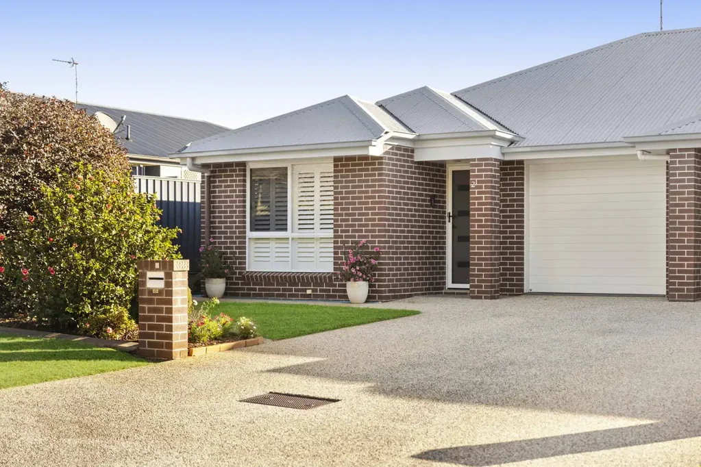 2/3 Esmond Street, Rockville, QLD 4350