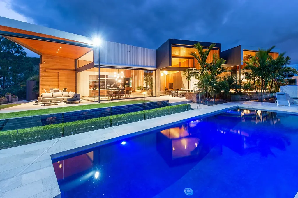 Hope Island 4 Bedroom Australia's Most Exquisite Golf Course Estate