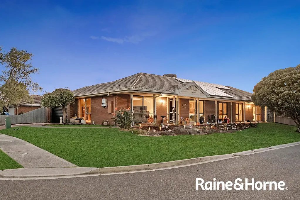 Cranbourne North 4Kwarto Resort-Style Family Living with Pool, Spa, Sauna & Steam Room!