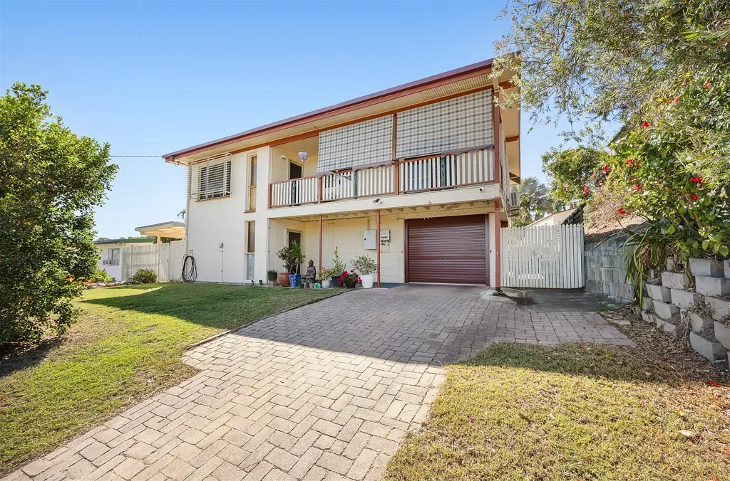 Kin Kora 3 Bedroom Elevated Family Living with Views, Space & Solar