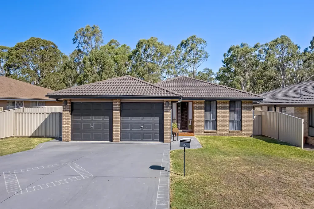 Metford 4房  Immaculate Family Home Bordering Peaceful Reserve