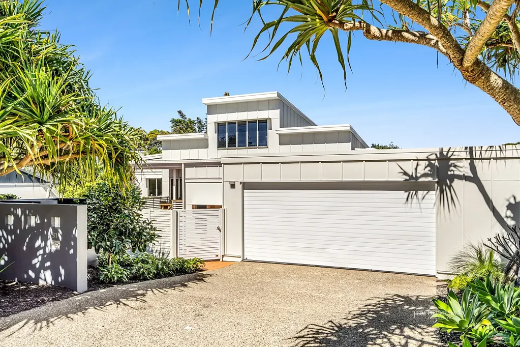 Sunshine Beach 4房  Sun-Kissed Views & Beach House Vibes; Holiday Rental Approved