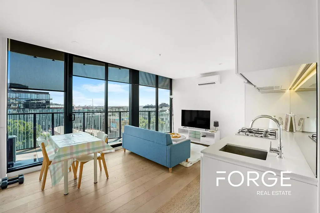 Stylish Apartment Living in Vibrant West Melbourne!
