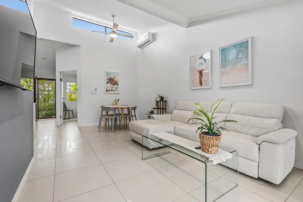 Mountain Creek 2Zimmer Spacious Updated Two-Bedroom Villa with High Ceilings