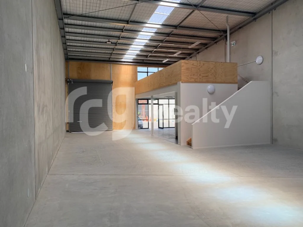 Wiri Rent Free?! Let's Do A Deal | 258sqm | Wiri