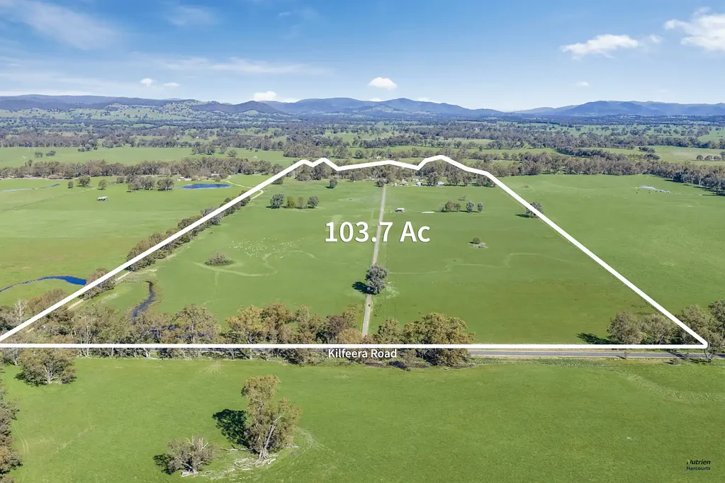 Benalla 'HAPLAND' - 103 Ac Heavy carrying Creek flats just 10km from Benalla