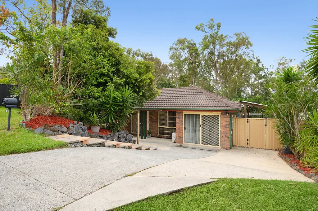 Oxenford 4Zimmer A Beautifully Positioned Family Home with Room to Grow & Entertain