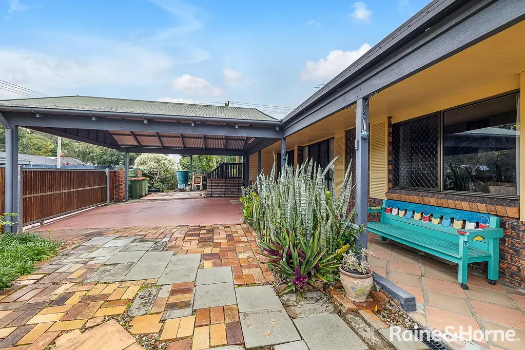 Daisy Hill 4कमरा Spacious Home with Self-Contained Granny Flat - Potential Rental Return $1,150pw