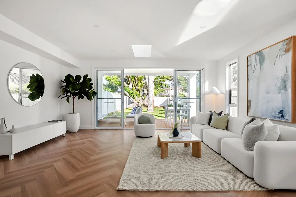 East Corrimal 4chambre Captivating executive comfort and coastal living