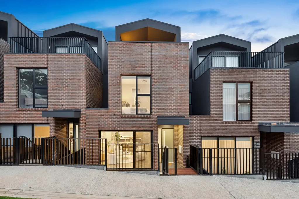 13 Lewis Walk, Woodforde, SA 5072