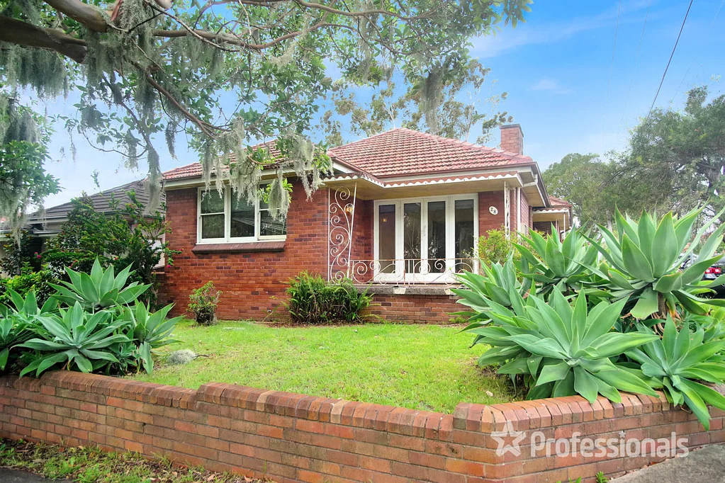 Convenience plus !!!- (OPEN HOUSE: SATURDAY 1:30-1:45PM)