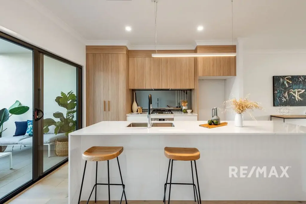 Rare 4 Bedroom Townhouse - Walk to everything!