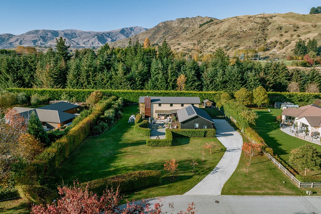 Dalefield/Wakatipu Basin 5 Bedroom Luxury, Space and Lifestyle