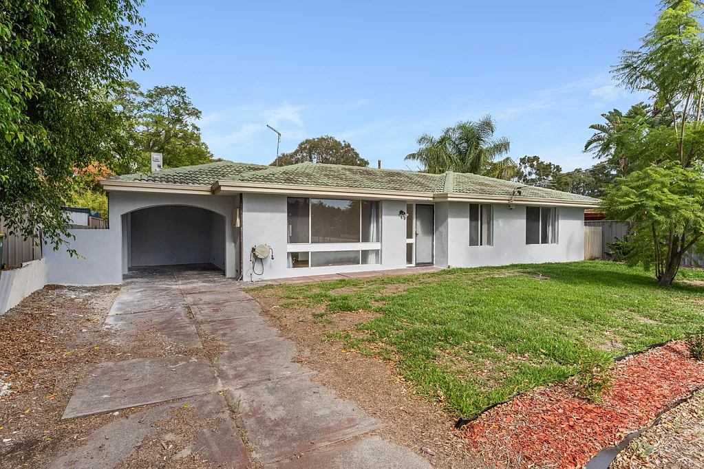 Spacious 4-Bedroom Home with Workshop - Ideal Location!