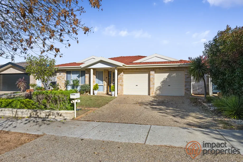 Amaroo 4房  Spacious Family Home at Exceptional Location !