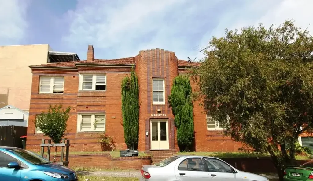 WELL PRESENTED TWO BEDROOM UNIT!