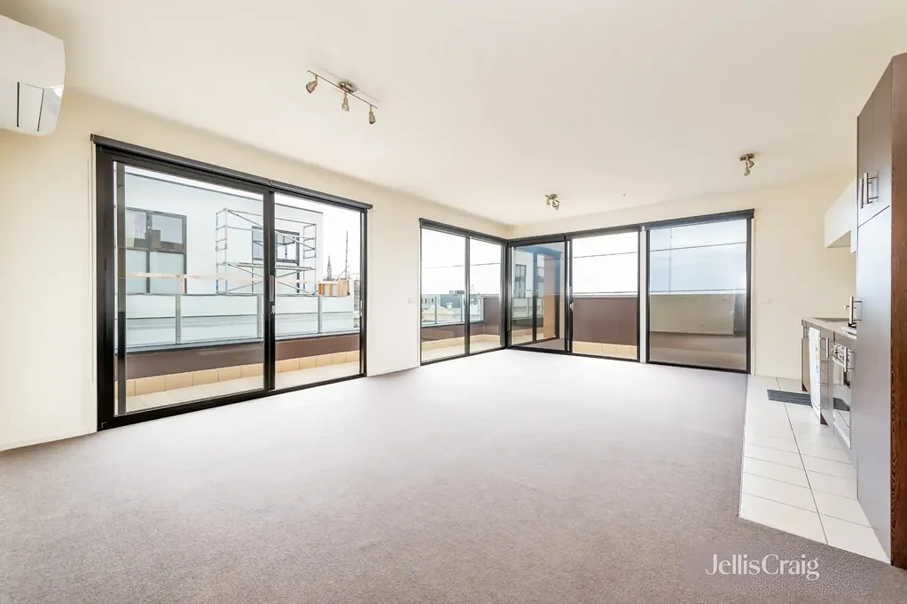 Top Floor Apartment with Amazing Balcony Views
