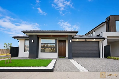 Fraser Rise 4 Bedroom Luxury Family Living with Premium Upgrades in the Heart of Fraser Rise