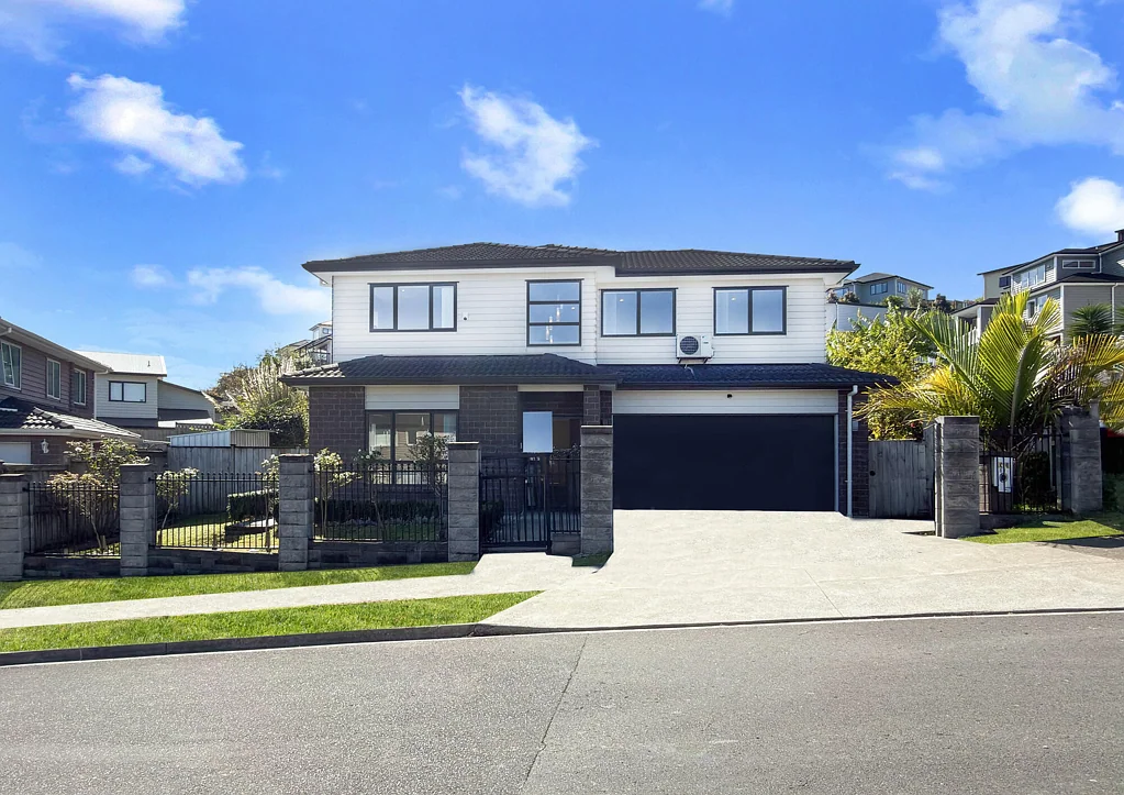 Papakura 5房  Stylish Home Two Master Bedrooms Ton of Space