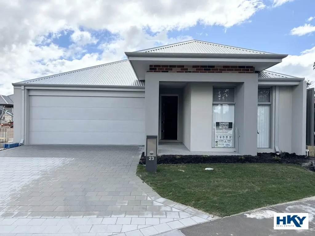 MODERN FAMILY HOME WITH LARGE BACKYARD IN GREAT LOCATION !