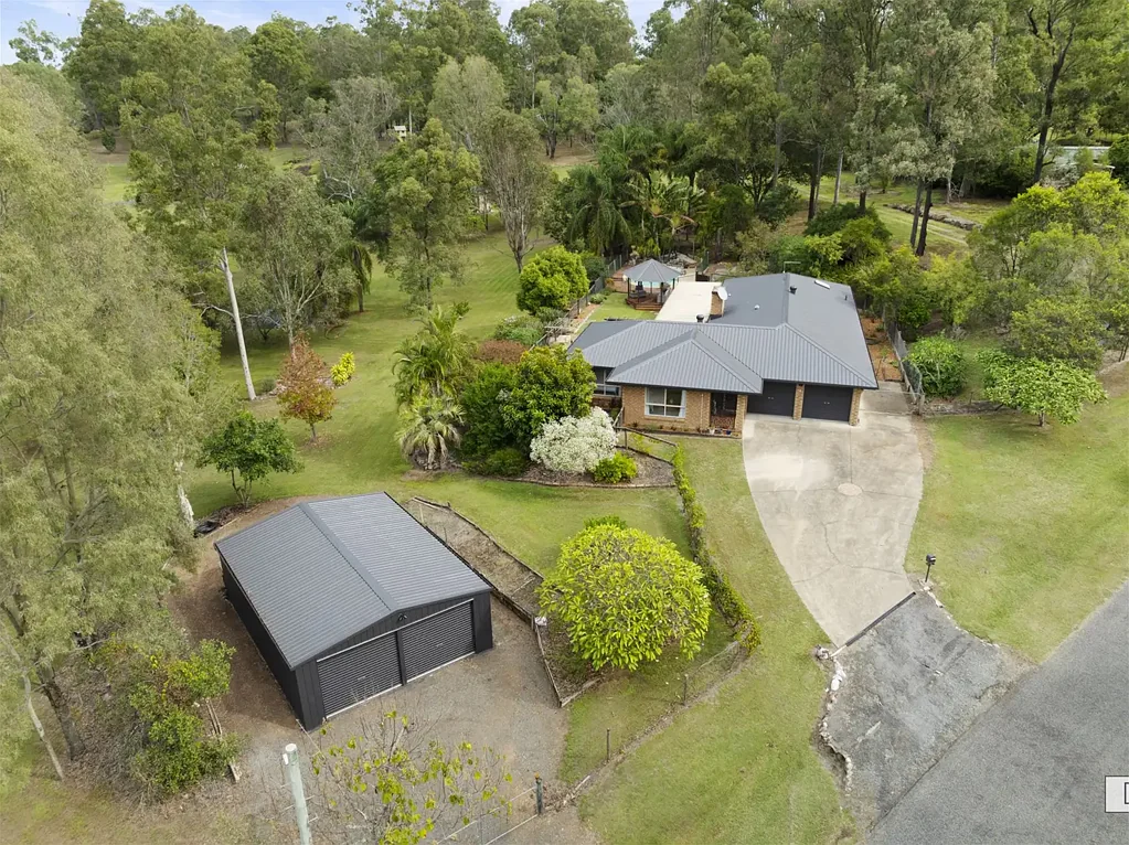 Cedar Vale 4 Bedroom Acreage Family Living with Pool, Shed & Room to Grow in Cedar Vale