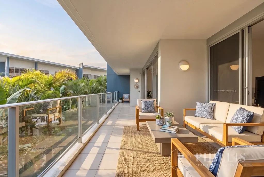 Hope Island 2ห้องนอน Modern Apartment Living Overlooking Resort-Style Pool in Azzura Greens!