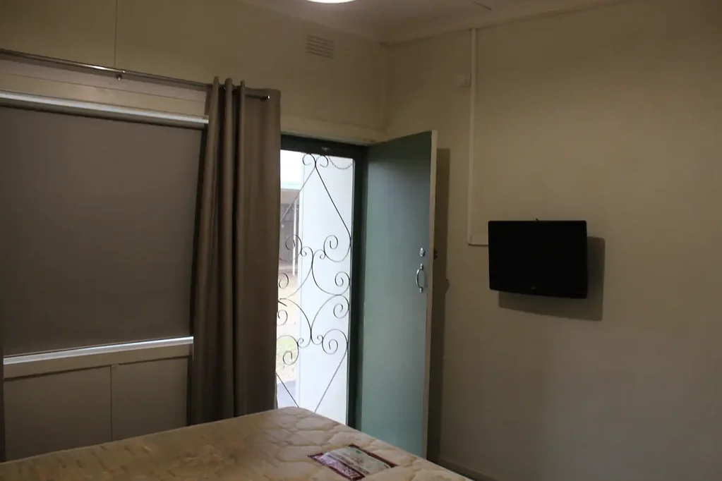 UNITS TO LET!