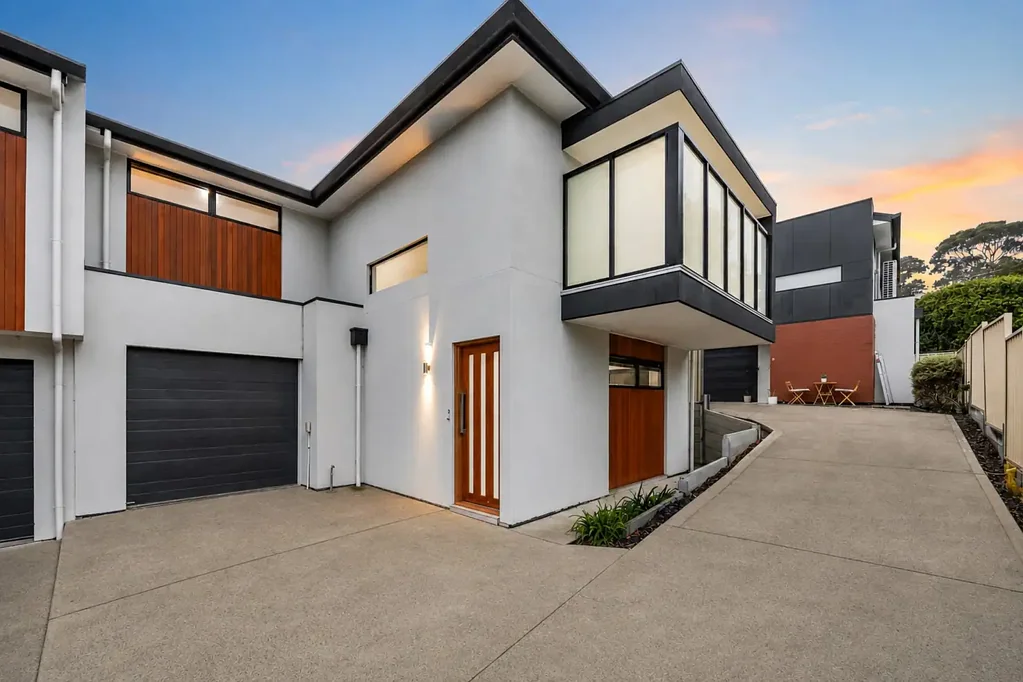 Magill 3Moenga Light, form, freedom - a modern Magill home designed to move with you……