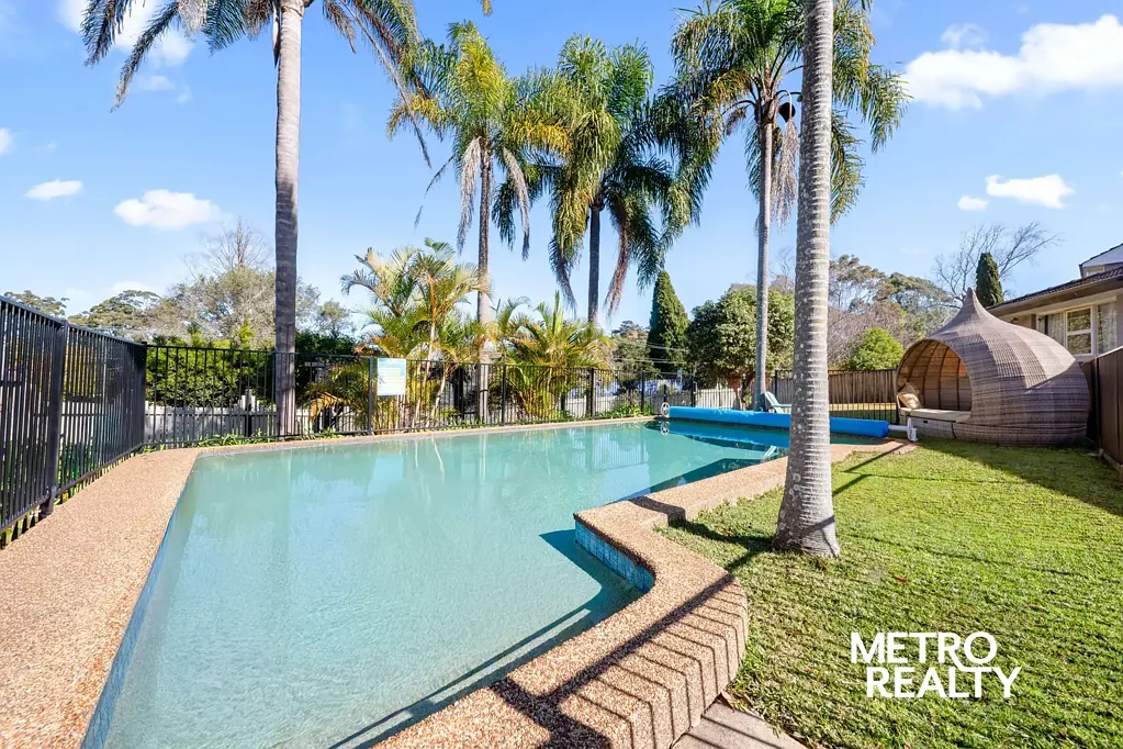 Spacious Family Haven with Pool and Prime Location