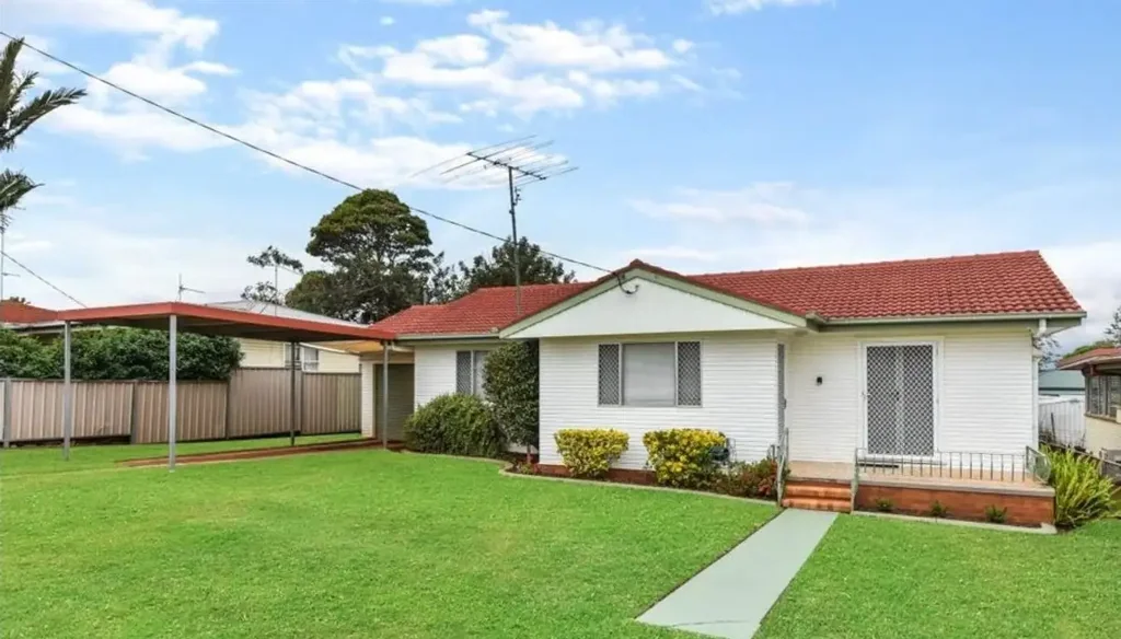 Low maintenance, tidy timber Home in Quiet Street