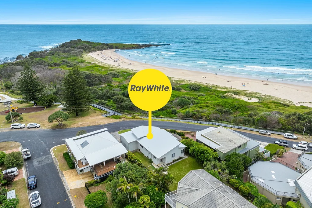2 Pacific Parade, Yamba, NSW 2464