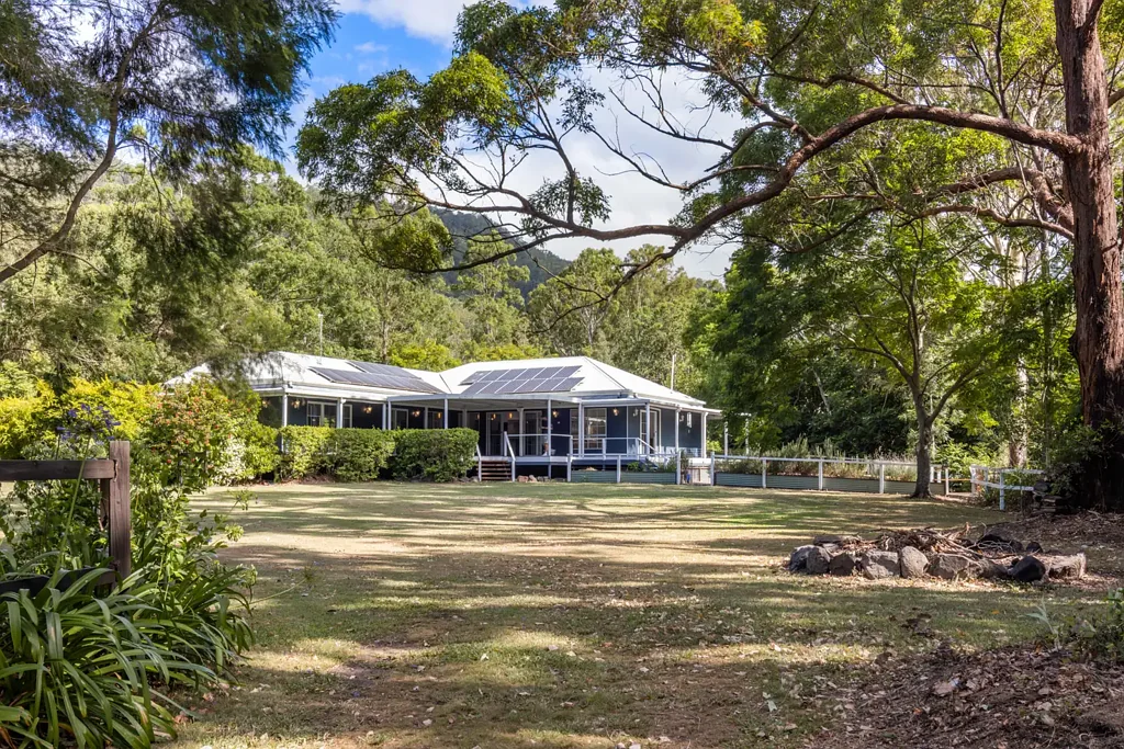 Canungra 5कमरा Contact Fiona!