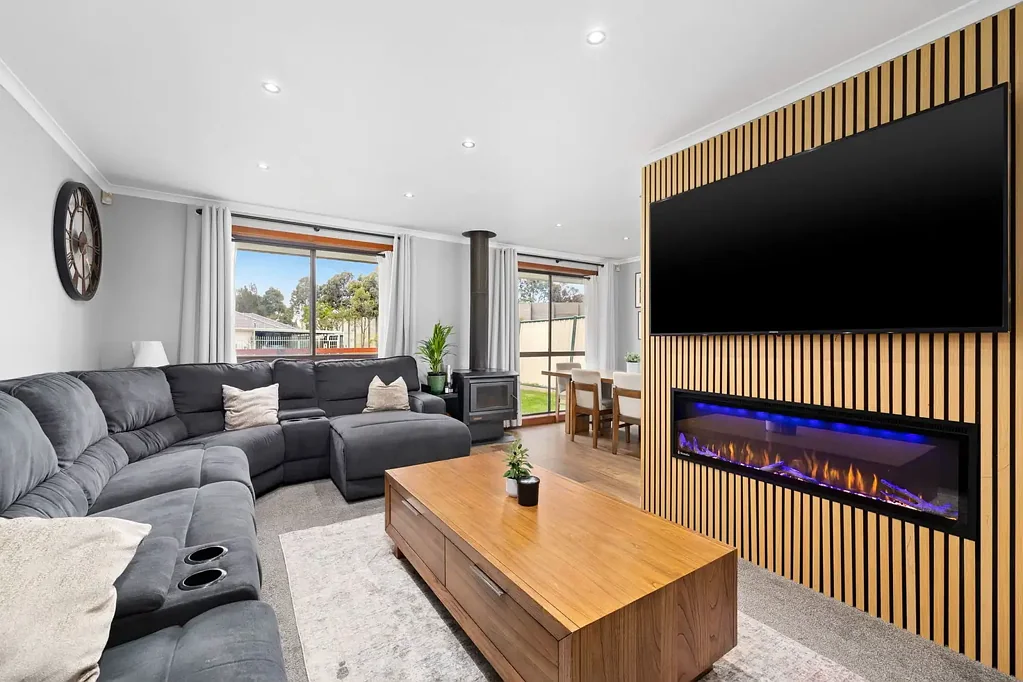 Altona Meadows 3બેડરૂમ Family-Owned, Immaculately Maintained and Move-In Ready